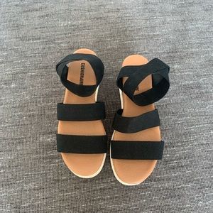 platform sandals 7.5